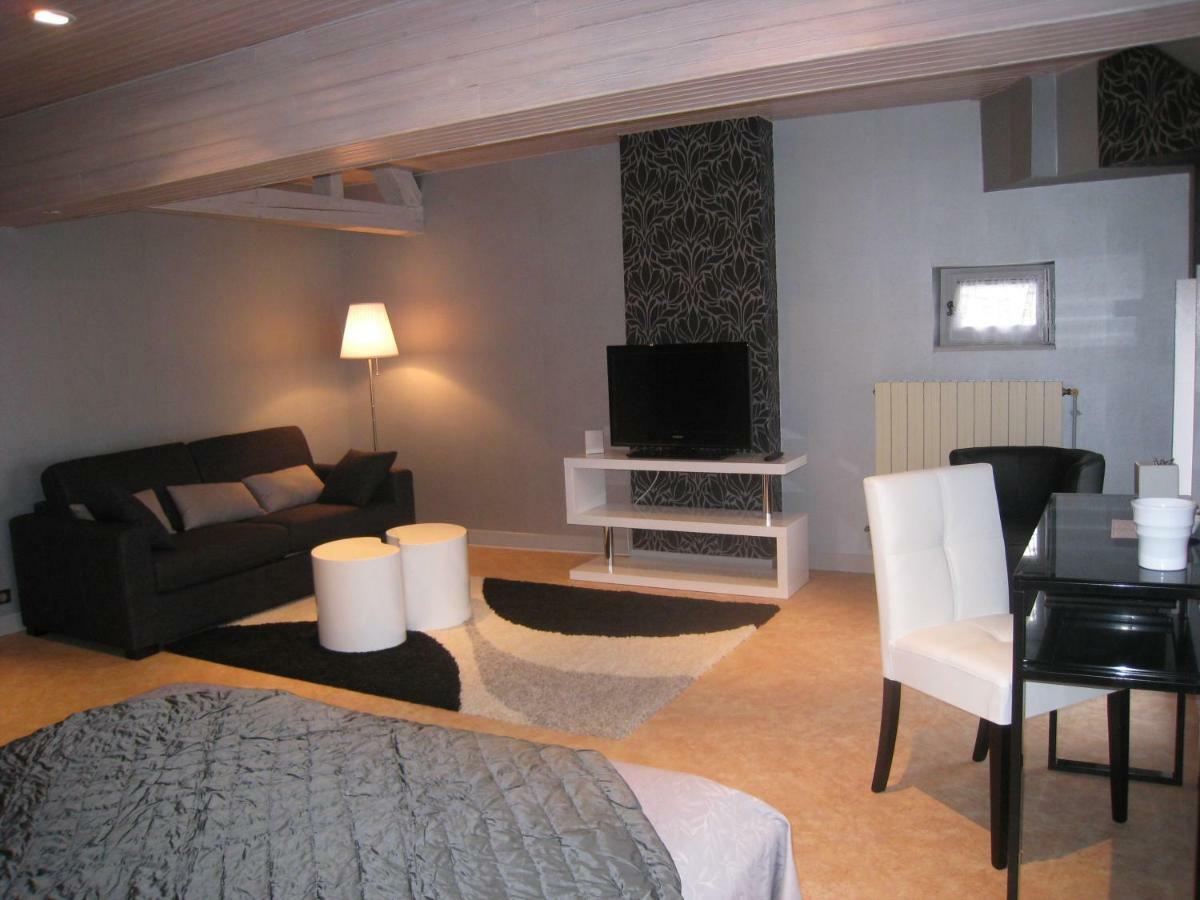 La Chambre D'Amis La Costignieres Montgueux Εξωτερικό φωτογραφία