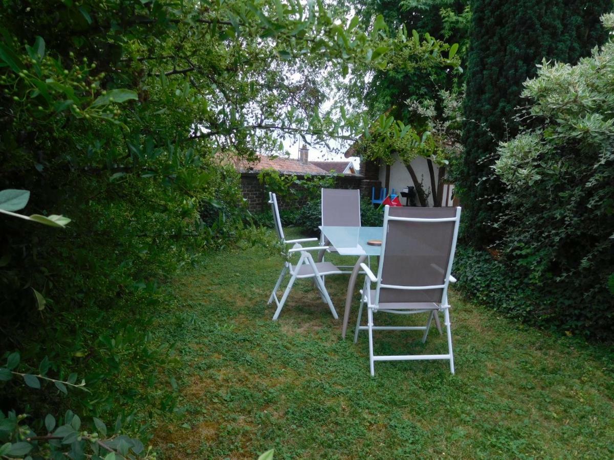 La Chambre D'Amis La Costignieres Montgueux Εξωτερικό φωτογραφία